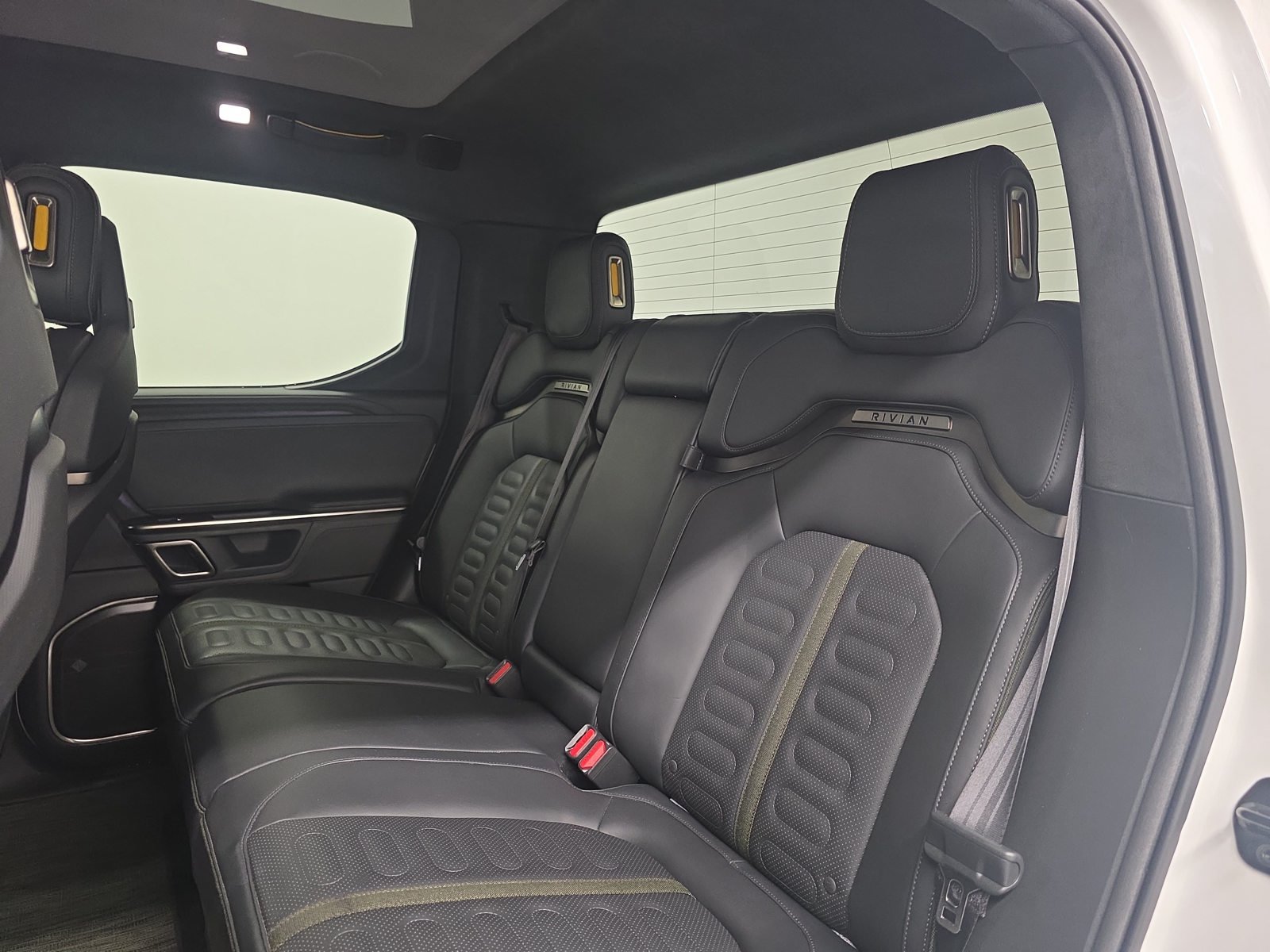 Used 2024 Rivian R1T Adventure Dual AWD/4WD image 21
