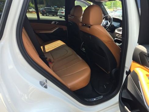 Used 2022 BMW X5 xDrive40i w/ M Sport Package AWD/4WD image 13