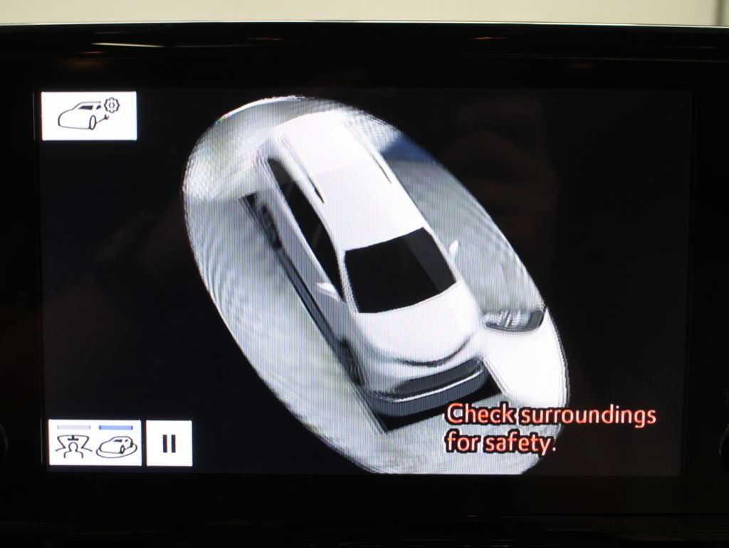 Used 2024 Toyota Sienna Limited AWD/4WD image 27