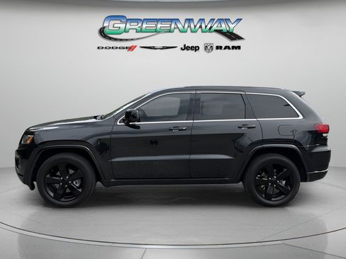 Used 2015 Jeep Grand Cherokee Altitude RWD image 2