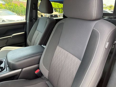 Used 2023 Nissan Titan SV w/ SV Convenience Package RWD image 10