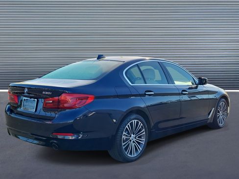 Used 2018 BMW 530i xDrive w/ Premium Package image 3