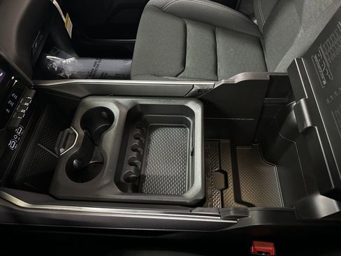 New 2026 RAM 1500 4x4 Crew Cab image 32