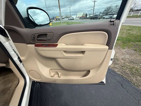 Used 2011 GMC Yukon SLT w/ SLT-2 Equipment Package image 23