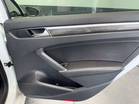 Used 2018 Volkswagen Passat 2.0T SE image 53