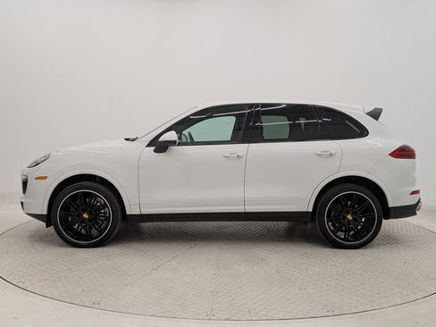 Used 2018 Porsche Cayenne AWD image 2