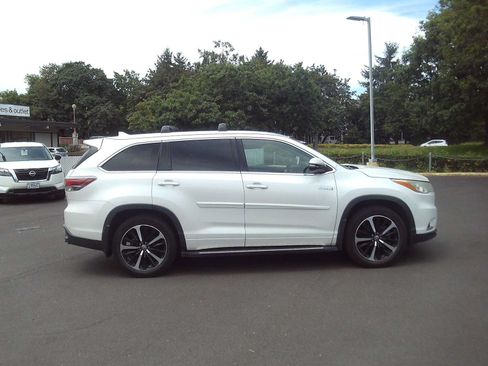 Used 2015 Toyota Highlander Limited w/ Driver Technology Package AWD/4WD image 6