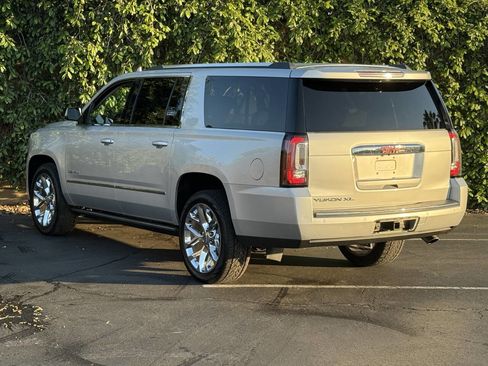 Used 2018 GMC Yukon XL Denali w/ Denali Ultimate Package AWD/4WD image 5