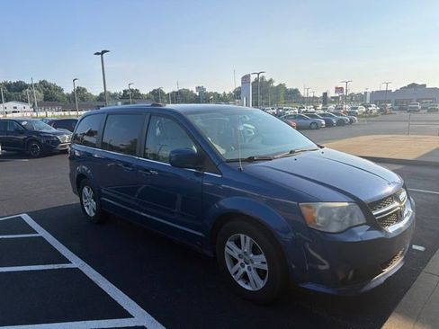Used 2011 Dodge Grand Caravan Crew FWD image 1