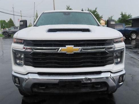 Used 2024 Chevrolet Silverado 2500 LT AWD/4WD image 9