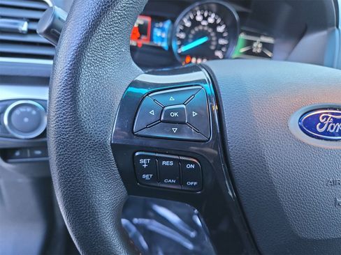Used 2017 Ford Explorer XLT w/ Equipment Group 202A image 9