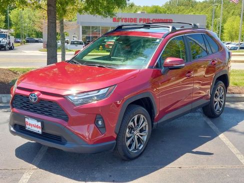 Certified 2022 Toyota RAV4 XLE Premium AWD/4WD image 7