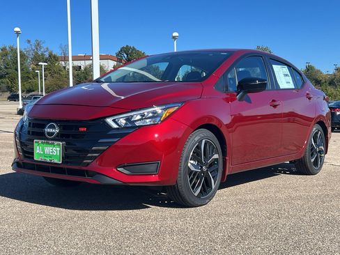 New 2025 Nissan Versa SR w/ Trunk Package image 8