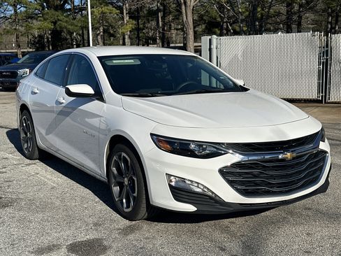 Used 2024 Chevrolet Malibu LT image 3
