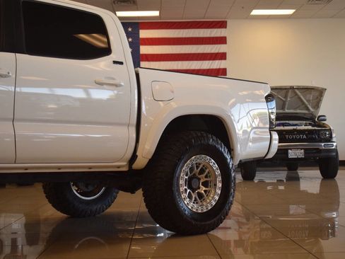 Used 2017 Toyota Tacoma SR5 image 17