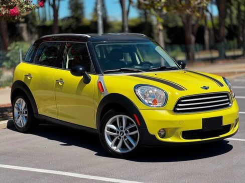Used 2011 MINI Cooper Countryman FWD image 1