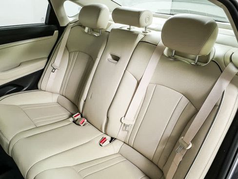 Used 2018 Genesis G80 3.8 w/ Option Group 03 image 19