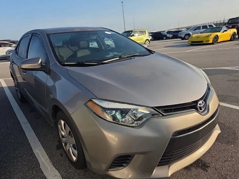 Used 2015 Toyota Corolla LE FWD image 4