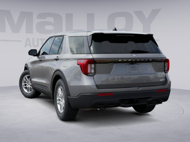 Used 2027 Ford Explorer Active AWD/4WD image 3