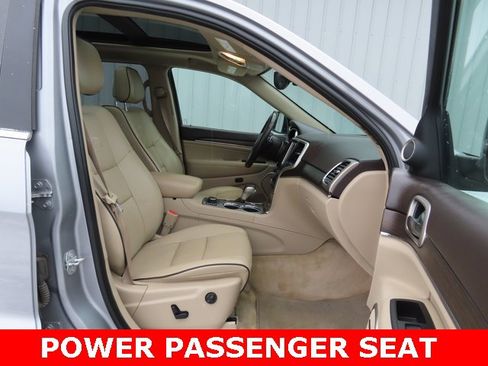 Used 2017 Jeep Grand Cherokee Overland w/ Jeep Active Safety Group image 26