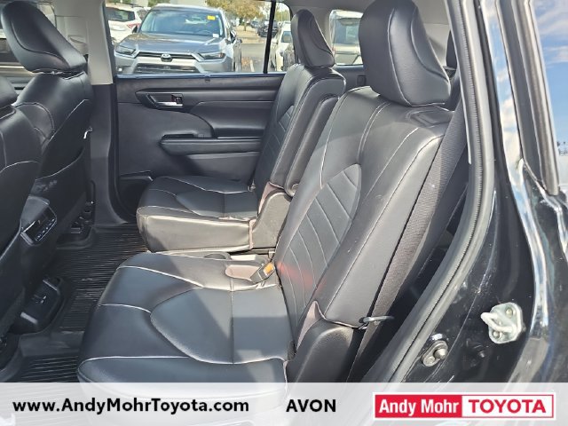 Used 2022 Toyota Highlander XLE FWD image 16