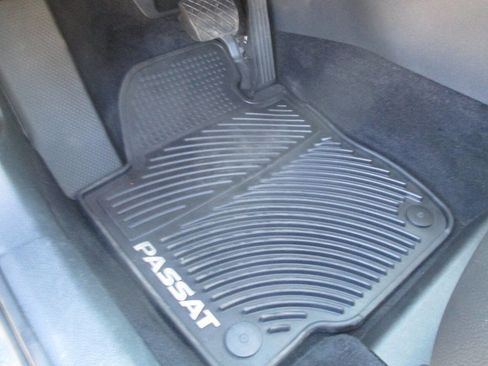 Used 2014 Volkswagen Passat 3.6 SEL Premium image 16