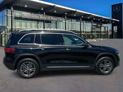Used 2026 Mercedes-Benz GLB 250 image 2