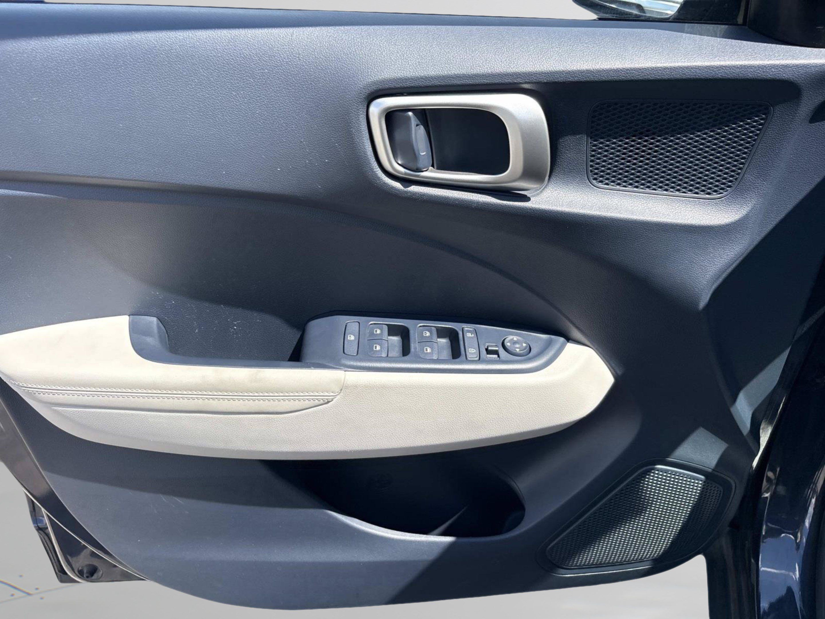 Used 2020 Hyundai Venue FWD image 20
