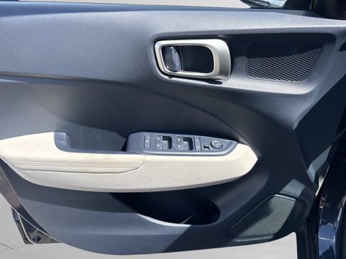 Used 2020 Hyundai Venue FWD image 20