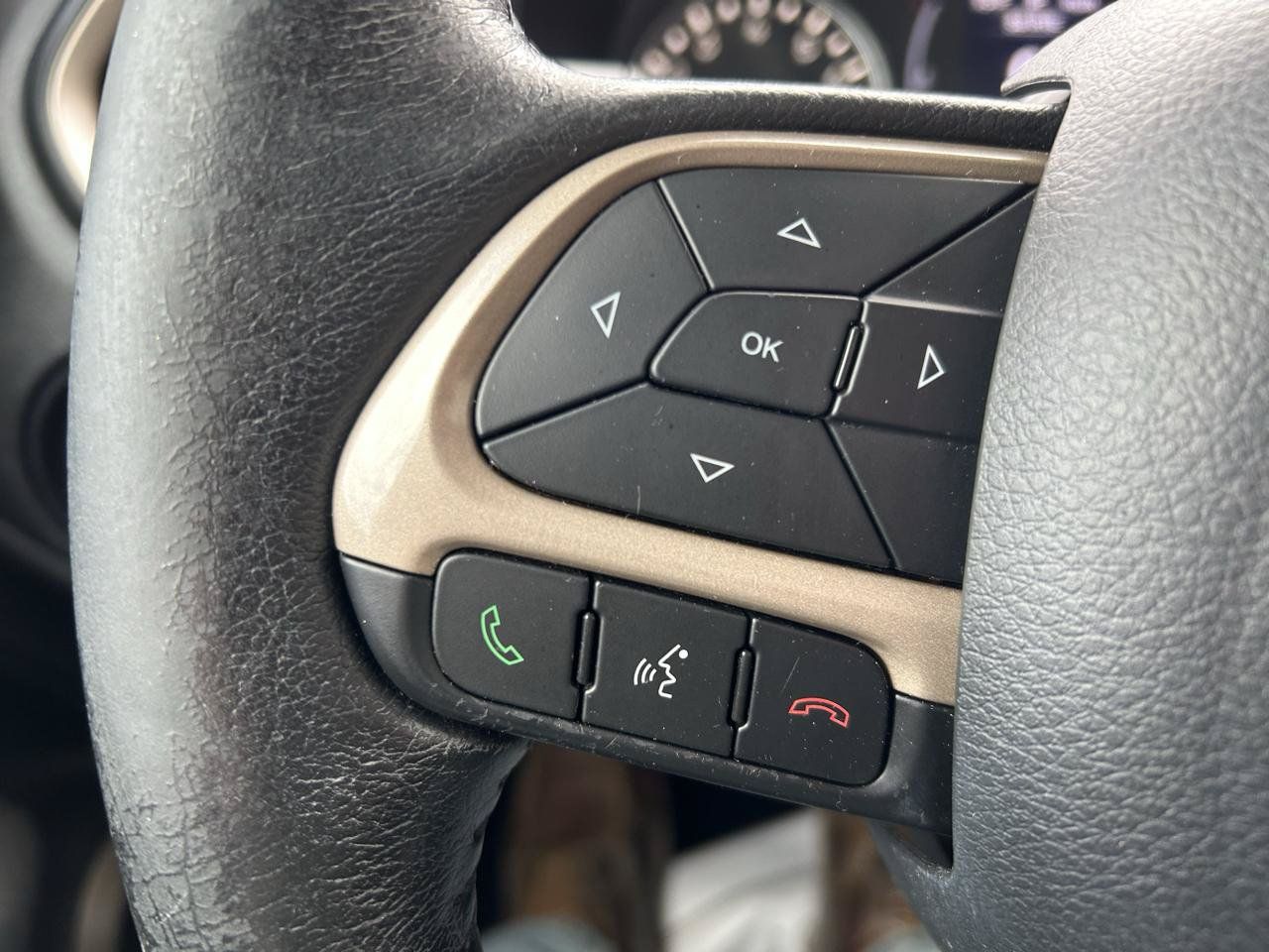 Used 2017 Jeep Renegade Latitude w/ Cold Weather Group AWD/4WD image 18