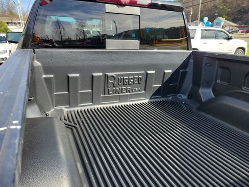 Used 2022 GMC Sierra 1500 AT4X image 11