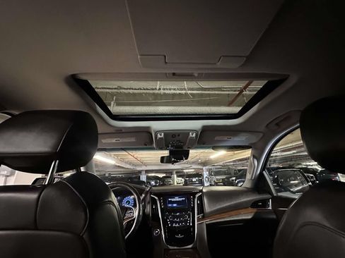 Used 2020 Cadillac Escalade ESV Luxury AWD/4WD image 18