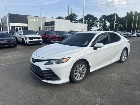 Used 2023 Toyota Camry LE FWD image 5