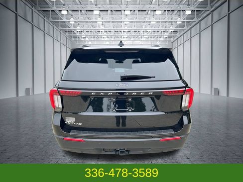 Used 2026 Ford Explorer Active RWD image 4