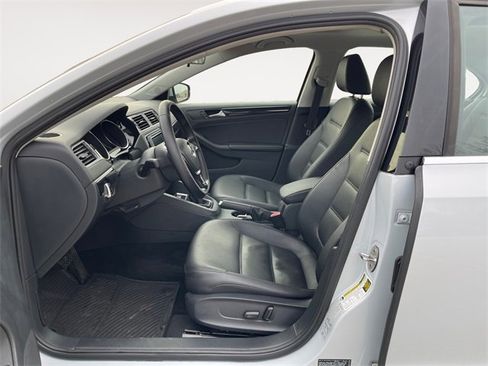 Used 2017 Volkswagen Jetta SEL image 9