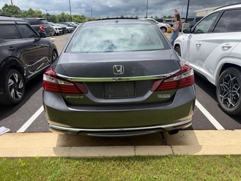 Used 2016 Honda Accord EX image 6
