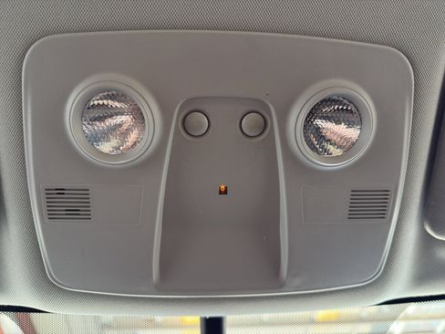 Used 2017 Chevrolet Traverse LT image 16