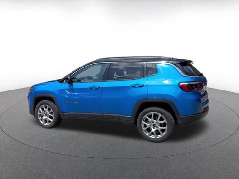 Used 2025 Jeep Compass Limited AWD/4WD image 9
