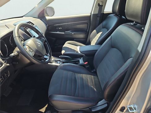 Used 2025 Mitsubishi Outlander Sport AWD image 29