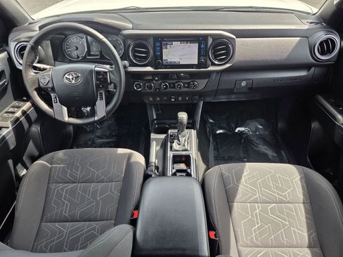 Used 2018 Toyota Tacoma TRD Sport w/ Technology Package AWD/4WD image 21