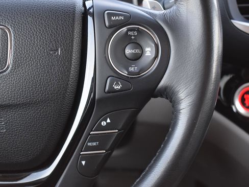 Used 2018 Honda Pilot Touring image 7