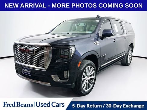 Used 2023 GMC Yukon XL Denali w/ Advanced Technology Package image 3