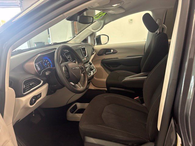 Used 2023 Chrysler Voyager LX FWD image 15