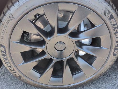 Used 2022 Tesla Model Y Long Range AWD/4WD image 13