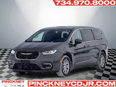 Used 2023 Chrysler Pacifica Touring-L image 1
