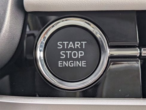 New 2026 Mitsubishi Outlander SE image 32