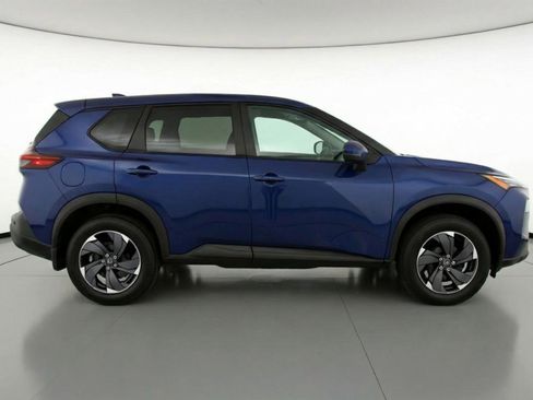 Used 2025 Nissan Rogue SV image 11