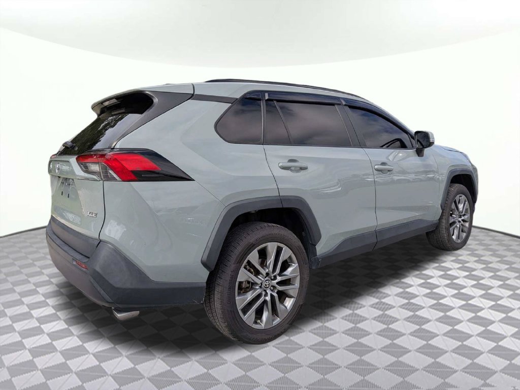 Used 2023 Toyota RAV4 XLE Premium FWD image 3