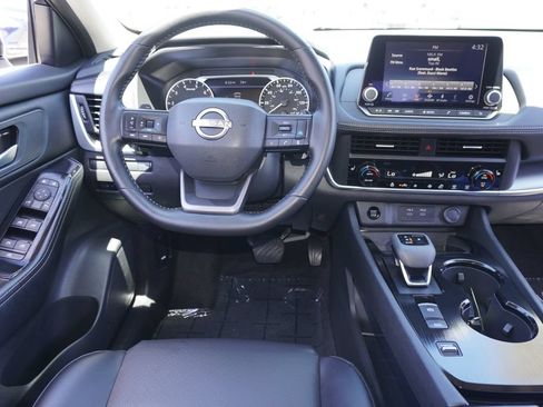 Used 2025 Nissan Rogue SV w/ SV Premium Package FWD image 12