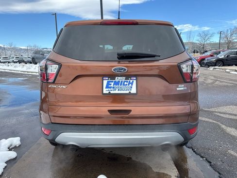 Used 2017 Ford Escape SE image 4